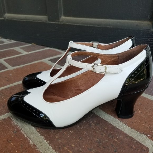 Royal Vintage/American Duchess Gatsby Two-Tone T-Straps (Black/White) - Picture 5 of 6